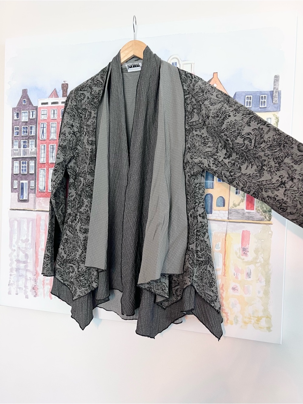 Habitat Lagenlook Multi Layer Greenish Gray/Black Crinkle Floral Jacket